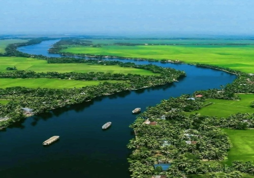 Soulful Kerala Journey: Hills, Lakes, Beaches & Houseboat Experience