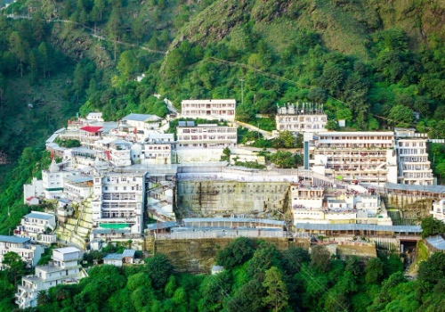 Pilgrimage to Paradise: Vaishno Devi & Kashmir Tour